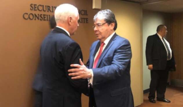 Mike Pence y Carlos Holmes Trujillo Mike Pence y Carlos Holmes Trujillo