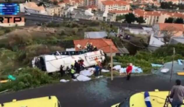 Autobus turistico accidentado Autobus turistico accidentado