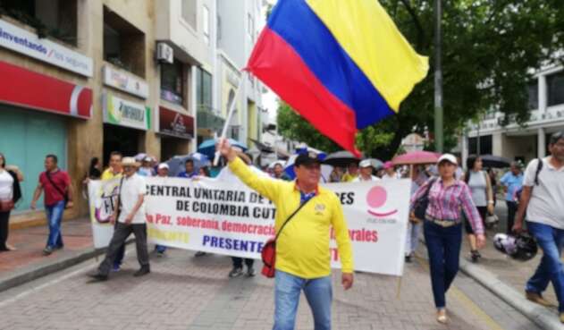 Trabajadores sindicalizados y educadores marcharon en la ciudad de Neiva