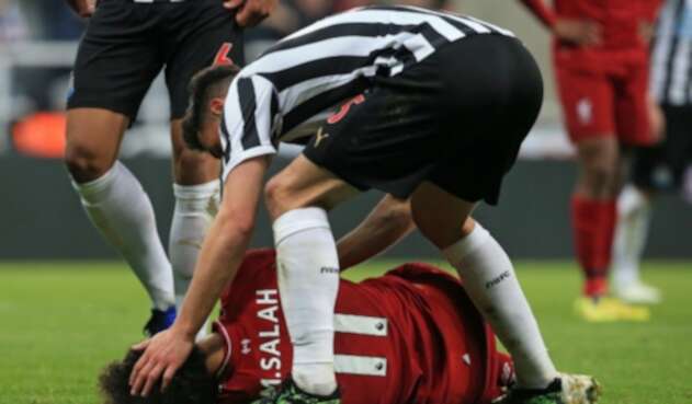 Salah golpeado en juego del Liverpool Salah golpeado en juego del Liverpool