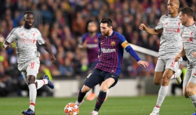 Lionel Messi es marcado por Naby Keita, Fabinho y James Milner en el Estadio Camp Nou de Barcelona, el primero de mayo de 2019 Lionel Messi es marcado por Naby Keita, Fabinho y James Milner en el Estadio Camp Nou de Barcelona, el primero de mayo de 2019