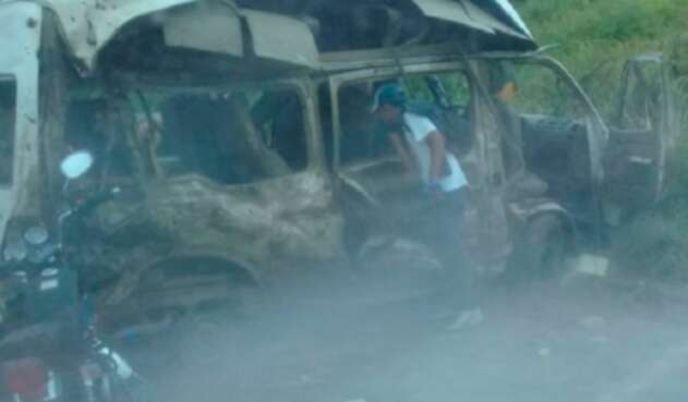 El vehículo en el cual se movilizaba la comisión judicial atacada en El Catatumbo