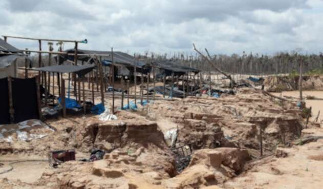 Deforestación en Madre de Dios, Perú, por la minería ilegal Deforestación en Madre de Dios, Perú, por la minería ilegal