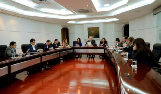 El presidente Iván Duque en Bogotá con parte de su equipo de gobierno