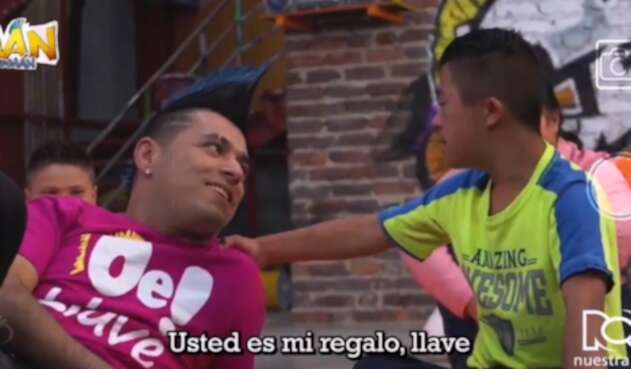 El actor disfrutó de un bonito momento con un niño especial que trabajó con él en el rodaje de un comercial.