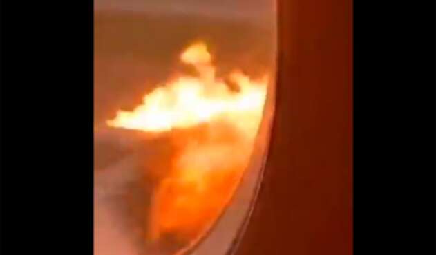 El incendio del avión ruso en Moscú, desde adentro