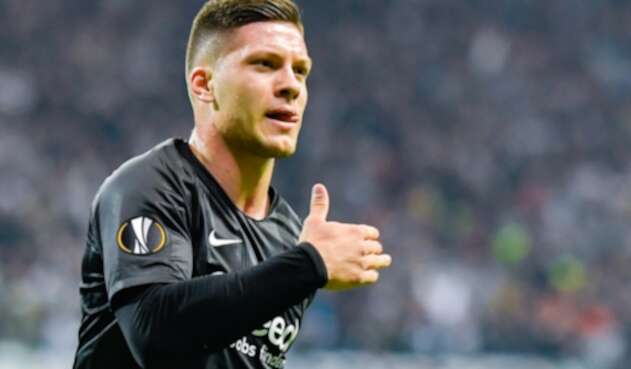 Luka Jović, futbolista serbio que juega como delantero en el Eintracht Frankfurt Luka Jović, futbolista serbio que juega como delantero en el Eintracht Frankfurt