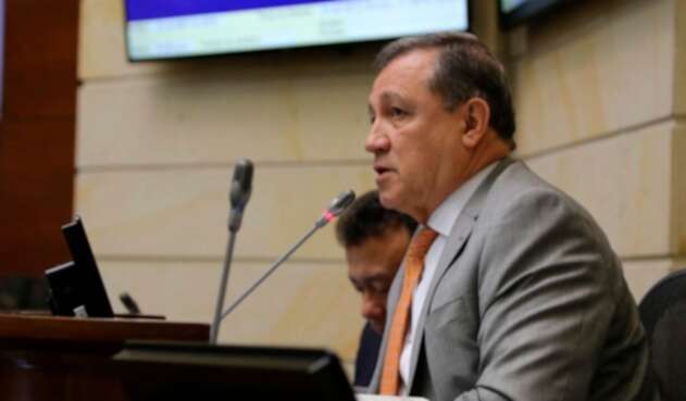 Ernesto Macías, congresista, durante el debate en el Senado a las objeciones presentadas a la Ley Estatutaria de la JEP
