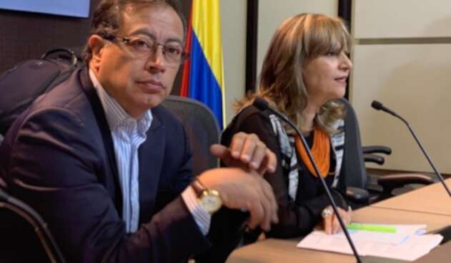 Gustavo Petro y Ángela María Robledo