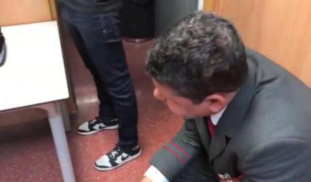 Momento de la captura de un aparente funcionario de Avianca, en España