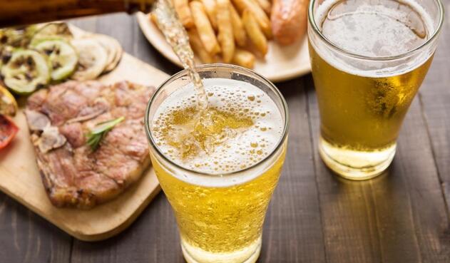 cerveza y comida