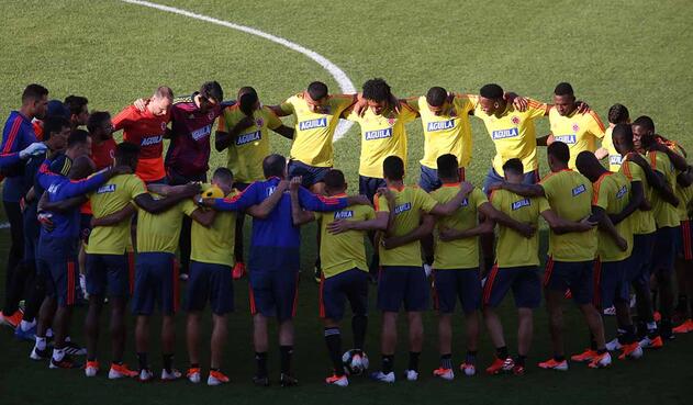 Queiroz reunió a todos los jugadores en su ya acostumbrado "ritual" con Colombia.