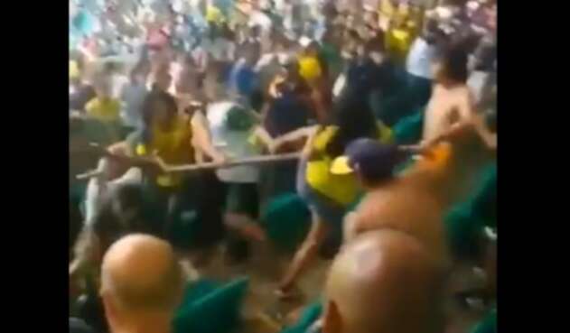 Colombianos peleando en Brasil Colombianos peleando en Brasil