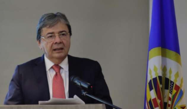 Carlos Holmes Trujillo.