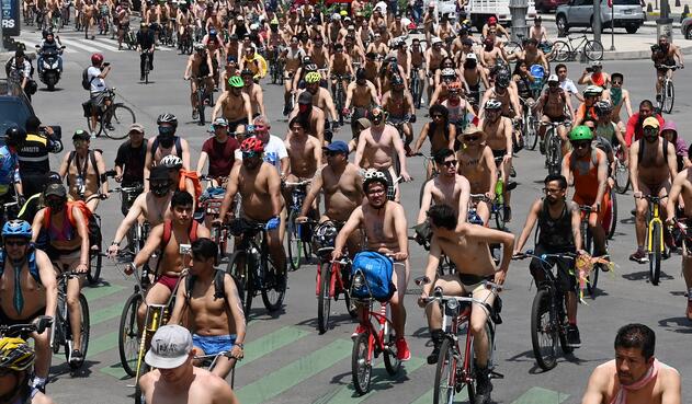 Ciclistas desnudos