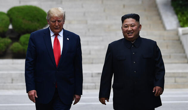 Donald Trump y Kim Jong-un reunidos en la Zona Desmilitarizada (DMZ), que separa las dos Coreas desde el final de la guerra de Corea (1950-53)