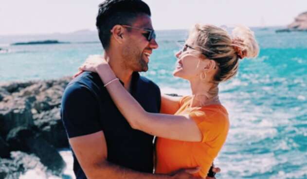 Falcao y junto a Lorelei Tarón Falcao y su esposa Lorelei Tarón