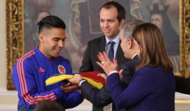 Radamel Falcao, capitán de la Selección Colombia. Radamel Falcao, capitán de la Selección Colombia.