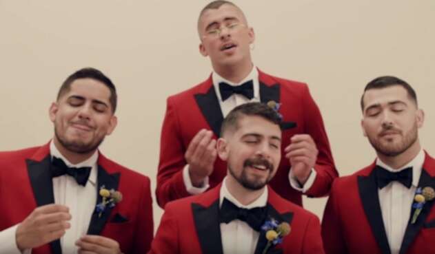Bad Bunny y grupo Los Rivera