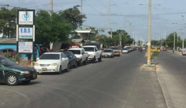 Filas en Venezuela para adquirir gasolina