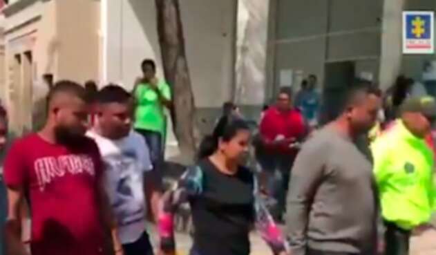 Las personas capturadas en la redada de la Fiscalía contra prestamistas gota a gota