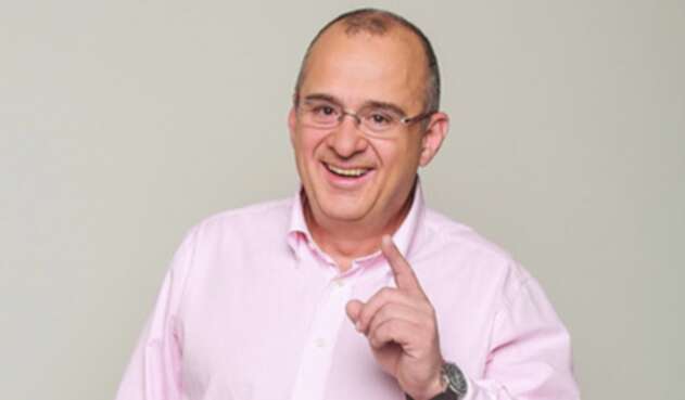 Jota Mario Valencia, presentador colombiano. Jota Mario Valencia, presentador colombiano.