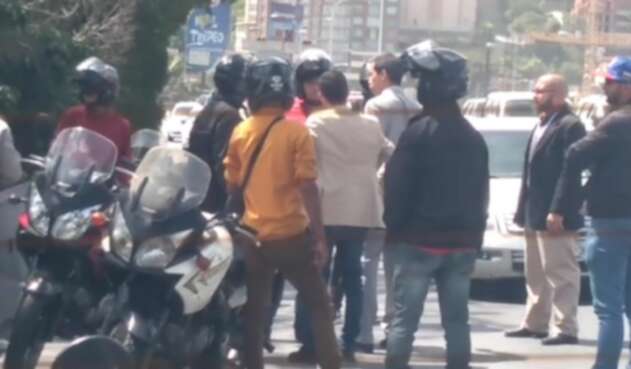 Juan Guaidó conversó con funcionarios que querían detener a su equipo 1