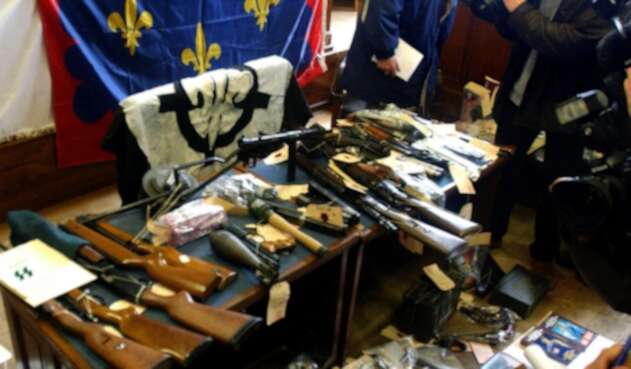 Incautan armamento a grupo neonazi