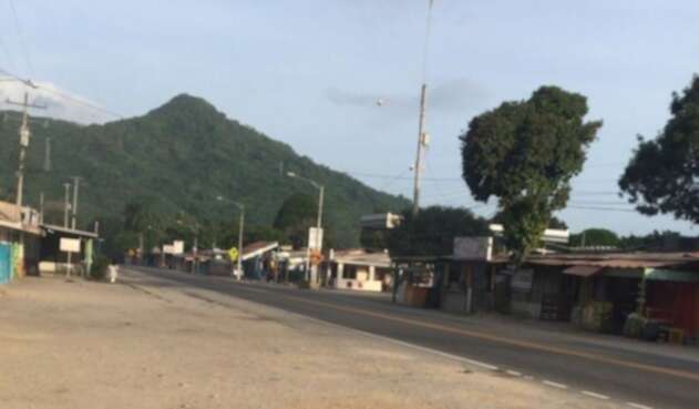 Completamente sólo se encuentran las poblaciones sobre la troncal del Caribe