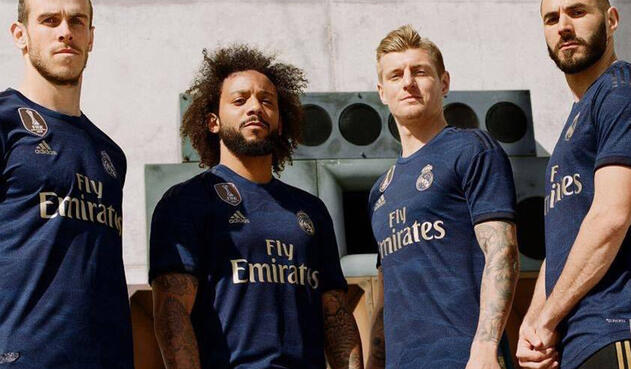 Los jugadores de Real Madrid portando la segunda camiseta de la temporada 2019/20