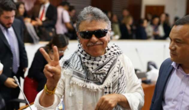 Este fue el gesto de Jesús Santrich que le molestó al presidente de la Comisión Séptima de la Cámara. Este fue el gesto de Jesús Santrich que le molestó al presidente de la Comisión Séptima de la Cámara.