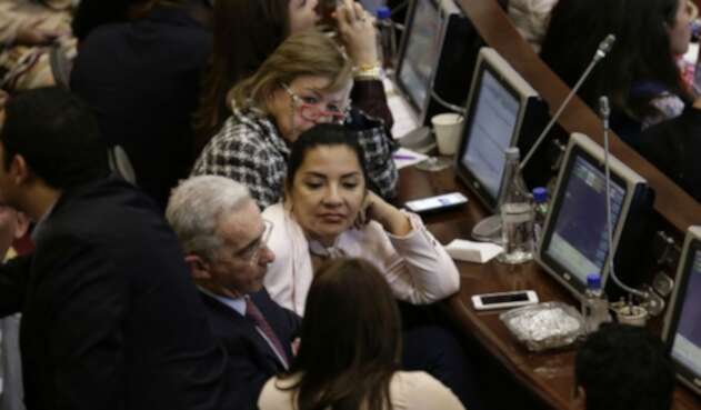 Bancada del Uribismo en medio de la sesión del Congreso Bancada del Uribismo en medio de la sesión del Congreso