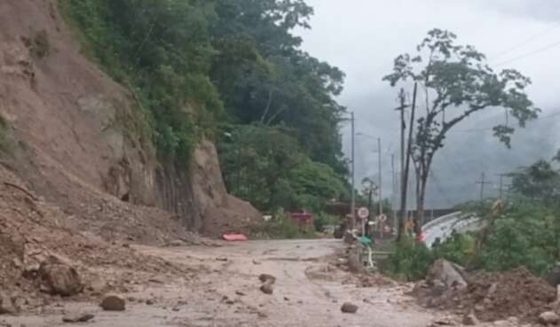 Derrumbe vía al Llano