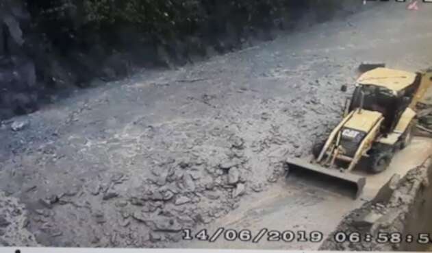 Taponamiento de la vía al Llano en el Km 58