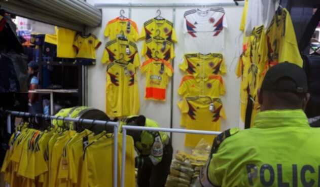 Incautación de camisetas de la Selección Colombia, de contrabando