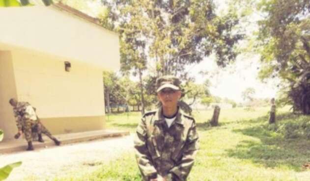 Jhonnier Jardane es el solado de 18 años que fue asesinado por hombres que abordo de motocicleta, le quitaron la vida en Ciudad Bolívar.