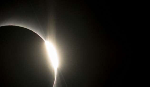 Eclipse solar visto desde el Sur de La Silla en La Higuera, Coquimbo, Chile.