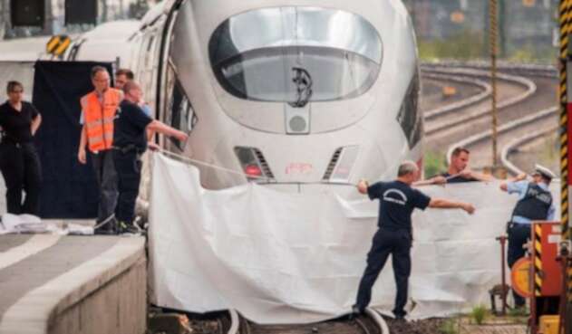 Niño es arrollado por un tren