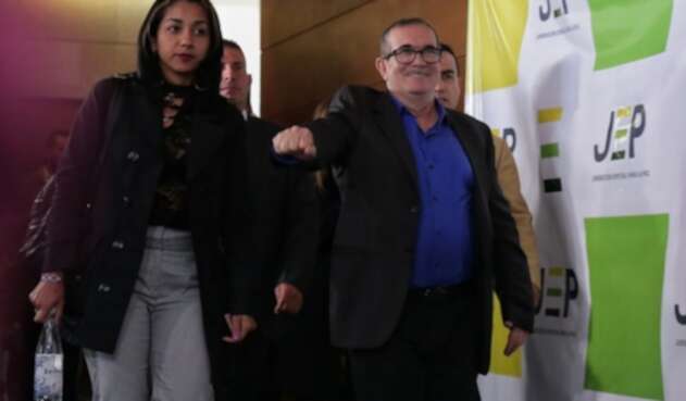 'Timochenko' acompañado de Jhoana Castro, la madre de su hijo.