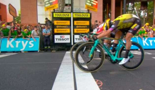 Caleb Ewan ganando la etapa 11 del Tour de Francia Caleb Ewan ganando la etapa 11 del Tour de Francia