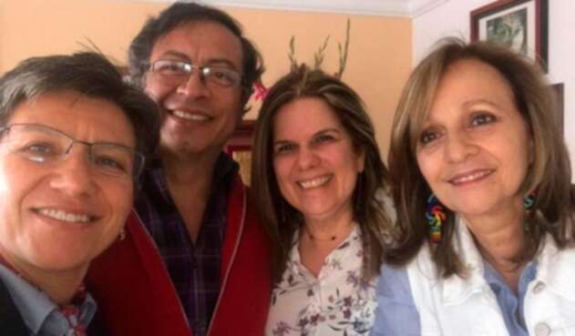 Claudia López y Gustavo Petro, reunidos en la casa de Ángela María Robledo