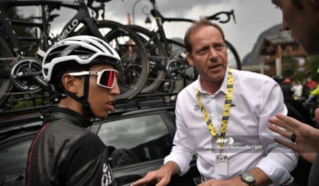 Egan Bernal y el director del Tour de Francia