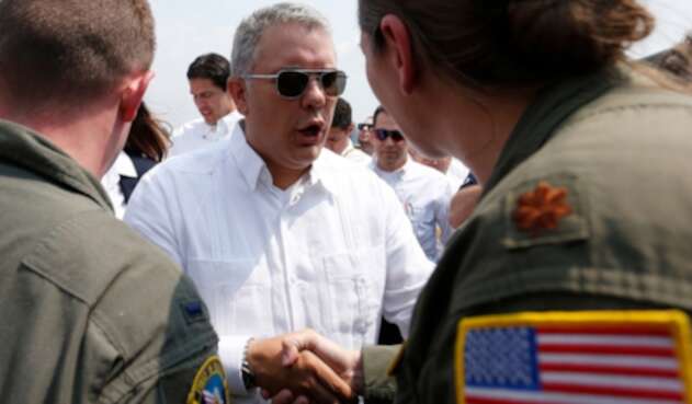El presidente Iván Duque saludando a militares estadounidenses el 22 de febrero de 2019 en Cúcuta