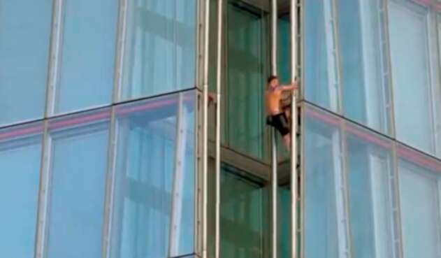 Hombre escala el edificio más alto de Londres