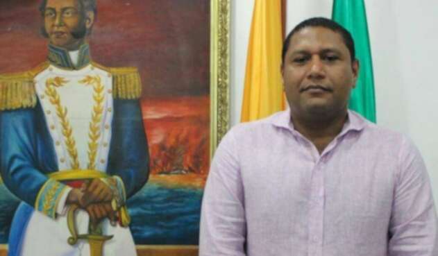 Escándalo por firma de convenio con algunos problemas de transcripción.