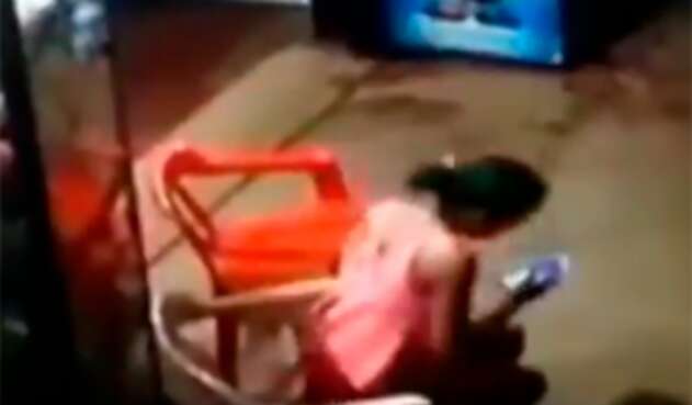 La niña Sharik Buitrago en una locación comercial de Guaviare, donde fue abordada por un sujeto