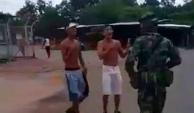 Los jóvenes que increparon a un militar en La Lizama (Santander)