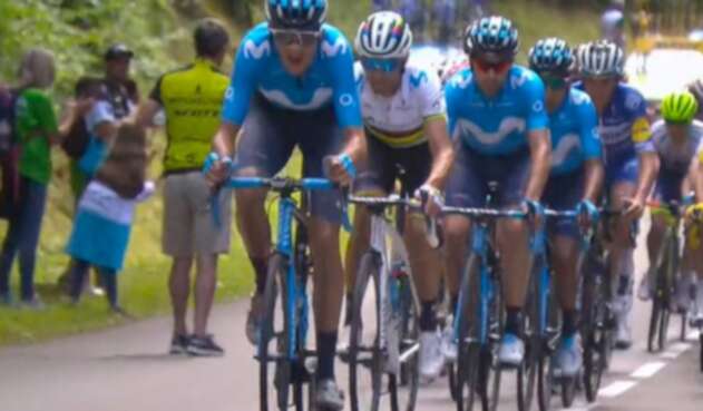 Nairo Quintana, arropado por su grupo, en la sexta etapa del Tour de Francia Nairo Quintana, arropado por su grupo, en la sexta etapa del Tour de Francia