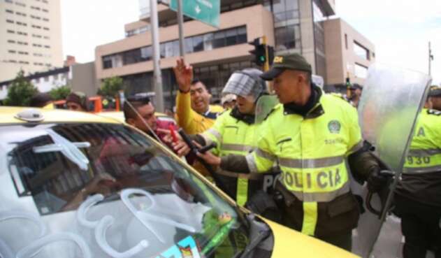 Paro de taxis en Bogotá contra plataformas como Uber y Cabify