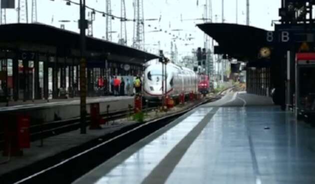 Tren arrolla a niño en Alemania